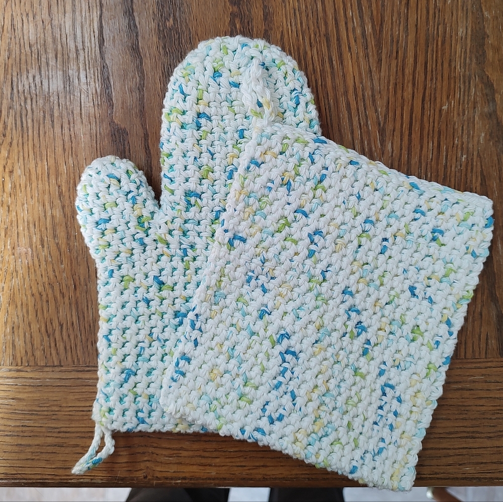 Oven Mitt and Potholder Set